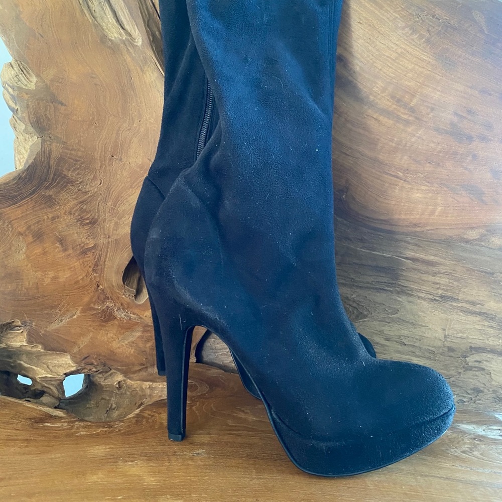Boots - Picture 2 of 7